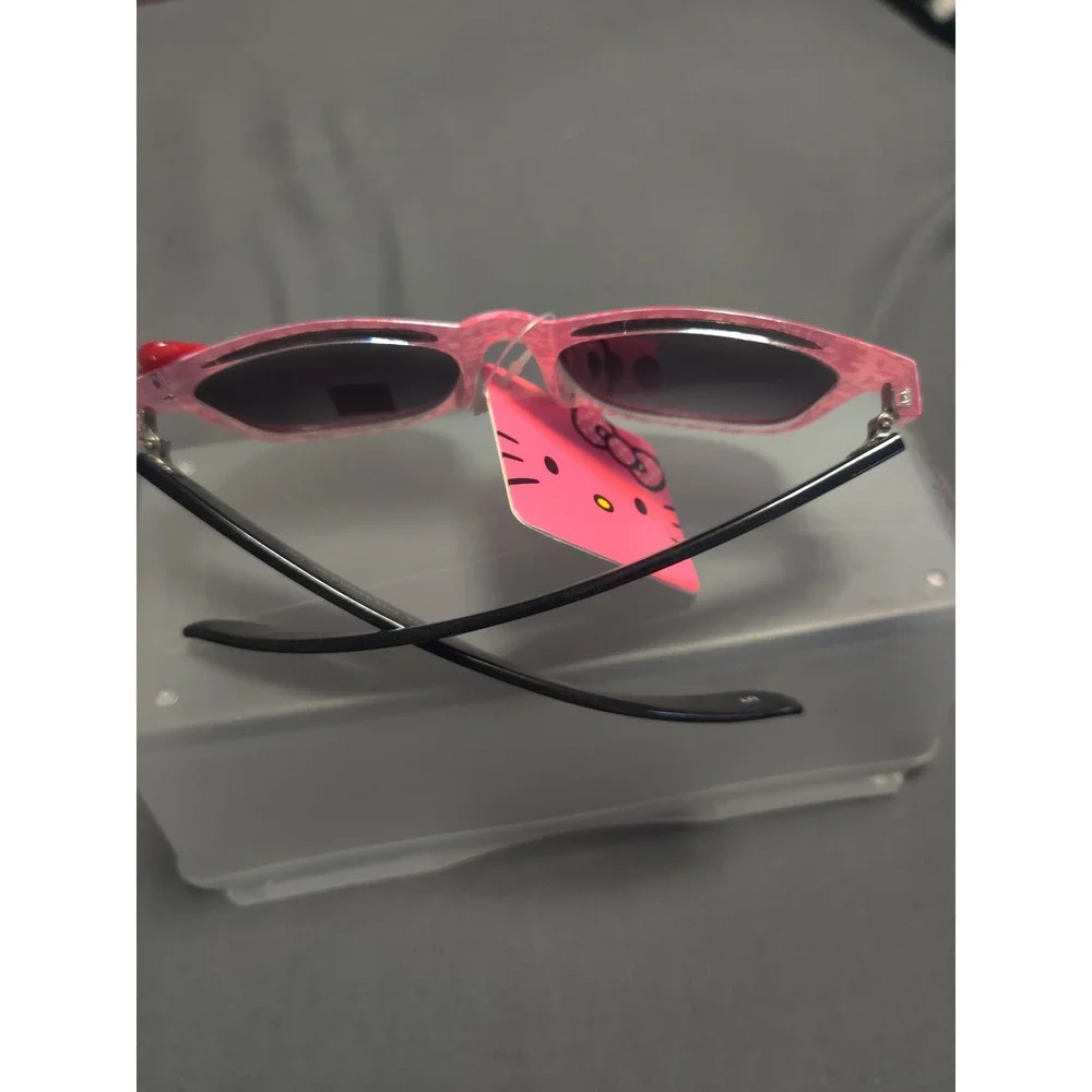 Hello Kitty Kids Sunglasses Pink Heart Logo Frame Shatter Resistant Lenses NEW